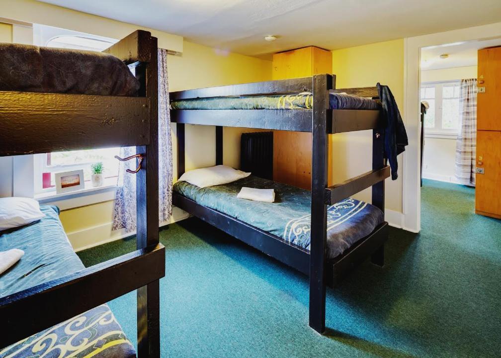 HI Penticton Hostel Bagian luar foto